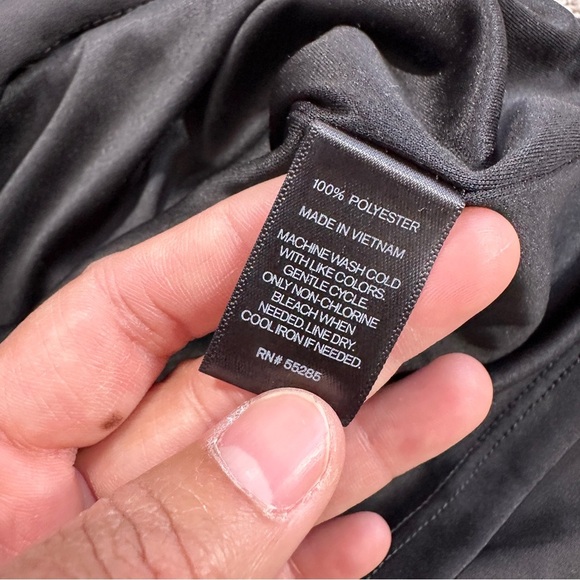 Express Women’s V-Neck Romper Shorts Chiffon Keyhole Back in Black 12 - Picture 10 of 14